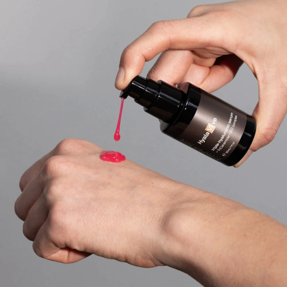 Model pumping HyalaVive on to hand